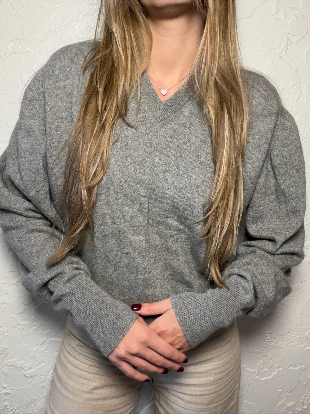 Vintage Puritan Women's V-Neck Sweater in Heather Gray